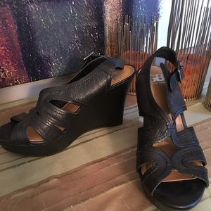 Gianni Bini Black Wedge Platform Sandals